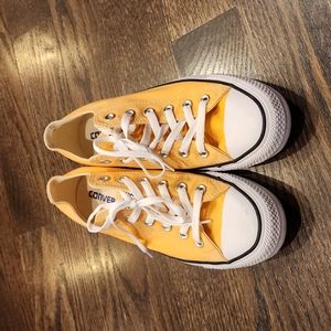 Peach Converse, size 9